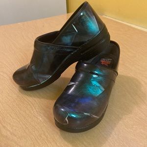 Dansko XP Clogs, 42 (Women’s 11-12), Teal and Black, Leather.